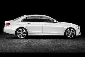 Νέα Mercedes E-Class L μοιάζει σαν μικρή Maybach S-Class