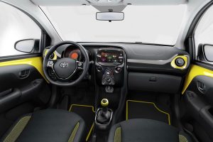 Νέο δίχρωμο Toyota Aygo x-cite με πλούσιο εξοπλισμό