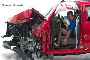 Μεγάλα pick-up «κατέρρευσαν» σε μετωπικά crash tests (+videos)
