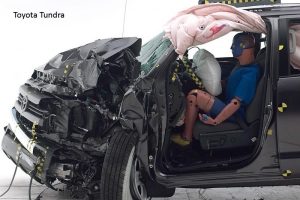 Μεγάλα pick-up «κατέρρευσαν» σε μετωπικά crash tests (+videos)