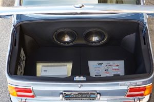 Αναπαλαιωμένη BMW 2002 είναι καλύτερη από καινούργια!