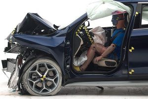 Η νέα BMW X1 αντιμέτωπη με το σκληρότερο crash test