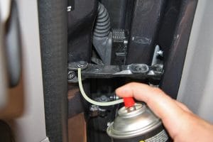 Περιορισμός των ενοχλητικών τριγμών και θορύβων στο αυτοκίνητο