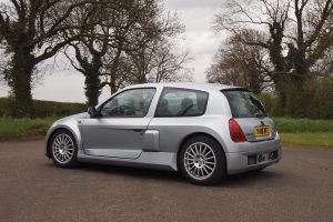 Σε δημοπρασία συλλεκτικό Renault Clio V6 του 2001