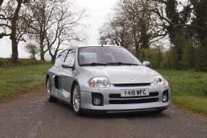 Σε δημοπρασία συλλεκτικό Renault Clio V6 του 2001
