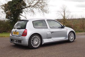 Σε δημοπρασία συλλεκτικό Renault Clio V6 του 2001