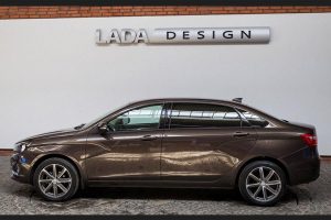 Μακρύ Lada Vesta Signature είναι η λιμουζίνα του λαού!