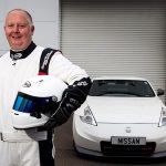 H Nissan βγάζει το κράνος από τον δικό της... Stig!