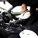 H Nissan βγάζει το κράνος από τον δικό της... Stig!