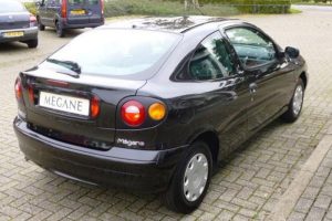 Ξεχασμένο Renault Megane Coupe του 1996 με 128 χιλιόμετρα!