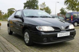 Ξεχασμένο Renault Megane Coupe του 1996 με 128 χιλιόμετρα!