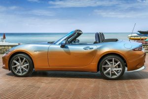 Mazda MX-5 Levanto με χρώμα ηλιοβασιλέματος και τζιν εσωτερικό!