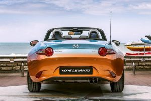 Mazda MX-5 Levanto με χρώμα ηλιοβασιλέματος και τζιν εσωτερικό!