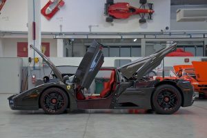 «Διάφανη» Ferrari Enzo πωλείται για 3,1 εκατομμύρια ευρώ!