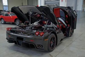 «Διάφανη» Ferrari Enzo πωλείται για 3,1 εκατομμύρια ευρώ!