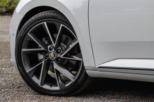 Νέα Skoda Superb SportLine με κινητήρες έως 280 ίππων