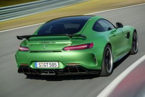 Νέα κτηνώδης Mercedes-AMG GT R με 585 ίππους (+video)