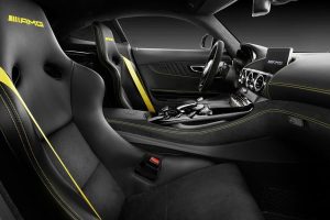 Νέα κτηνώδης Mercedes-AMG GT R με 585 ίππους (+video)