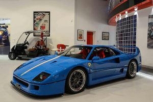 Μοναδική μπλε Ferrari F40 με 16.500 χλμ. για 1,1 εκ. ευρώ!