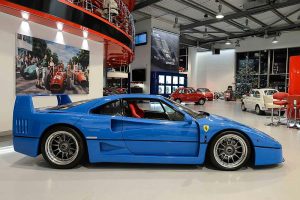Μοναδική μπλε Ferrari F40 με 16.500 χλμ. για 1,1 εκ. ευρώ!