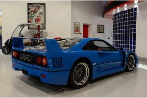 Μοναδική μπλε Ferrari F40 με 16.500 χλμ. για 1,1 εκ. ευρώ!