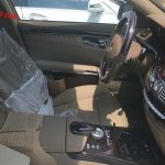 Παρατημένες Mercedes S-Class Brabus έξω από κλεισμένο ντίλερ