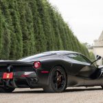 Στο σφυρί η 1 από τις μόλις 3 μαύρες Ferrari LaFerrari!