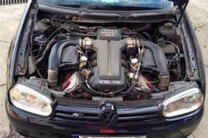 Τρομακτικά γρήγορο VW Golf Mk IV με μοτέρ V10 από Audi RS 6!