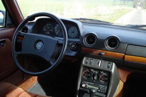 Mercedes W123 8θέσια του 1985 με 56.000 χλμ. – 18.500 ευρώ