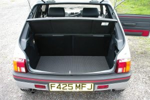 Peugeot 205 1.9 GTi του 1989 πωλήθηκε 37.000 ευρώ!