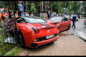 Σφοδρή σύγκρουση μεταξύ BMW M4 και Ferrari California