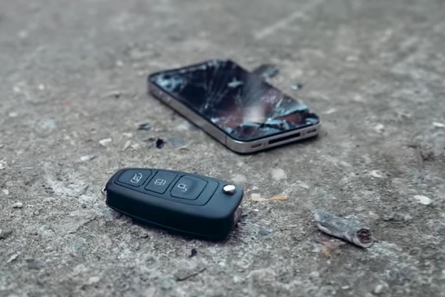 Τεστ αντοχής: Κλειδί Ford Transit vs smartphone!