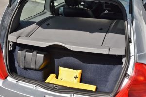 Συλλεκτικό Renault Clio V6 του 2002 με 7.100 χιλιόμετρα!