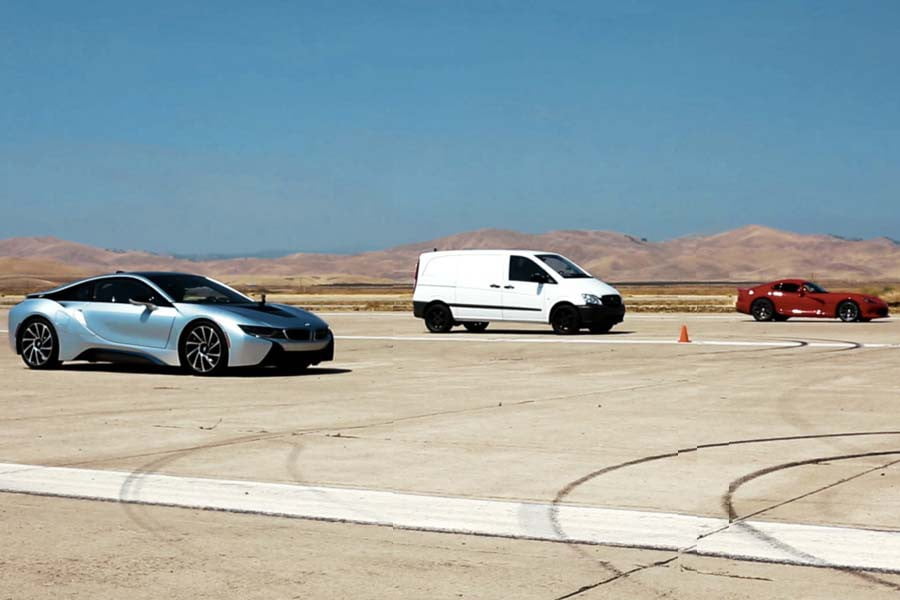 Ηλεκτρικό βαν 900 ίππων «μπριζώνει» BMW i8 και Dodge Viper