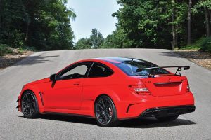 Στο σφυρί κτηνώδης Mercedes C 63 AMG Coupé Black Series