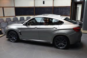 BMW X6 M με carbon body kit και εξάτμιση Akrapovic