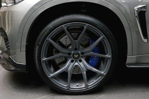 BMW X6 M με carbon body kit και εξάτμιση Akrapovic