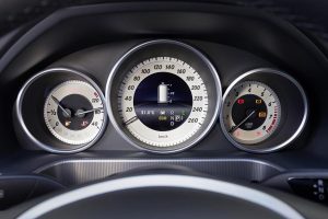 Mercedes Ε 200 156 PS CNG VS E 220 170 PS diesel