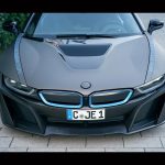BMW i8 με γκρι ματ μεμβράνη και μπλε 22άρες ζάντες
