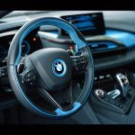 BMW i8 με γκρι ματ μεμβράνη και μπλε 22άρες ζάντες