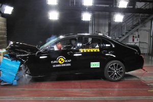 Crash tests του Euro NCAP σε Mercedes E-Class και Peugeot 3008
