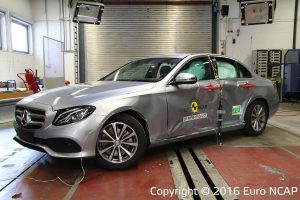 Crash tests του Euro NCAP σε Mercedes E-Class και Peugeot 3008