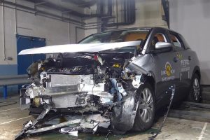 Crash tests του Euro NCAP σε Mercedes E-Class και Peugeot 3008
