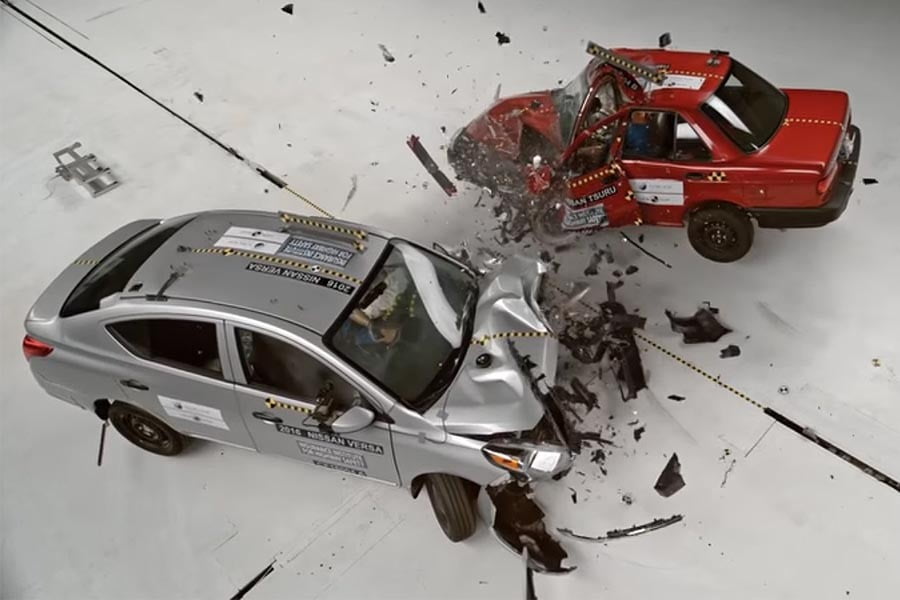 Crash test μεταξύ νέου και παλιού Nissan Sunny (video)