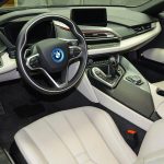 BMW i8 σε εκκεντρικό μοβ χρώμα και carbon body kit