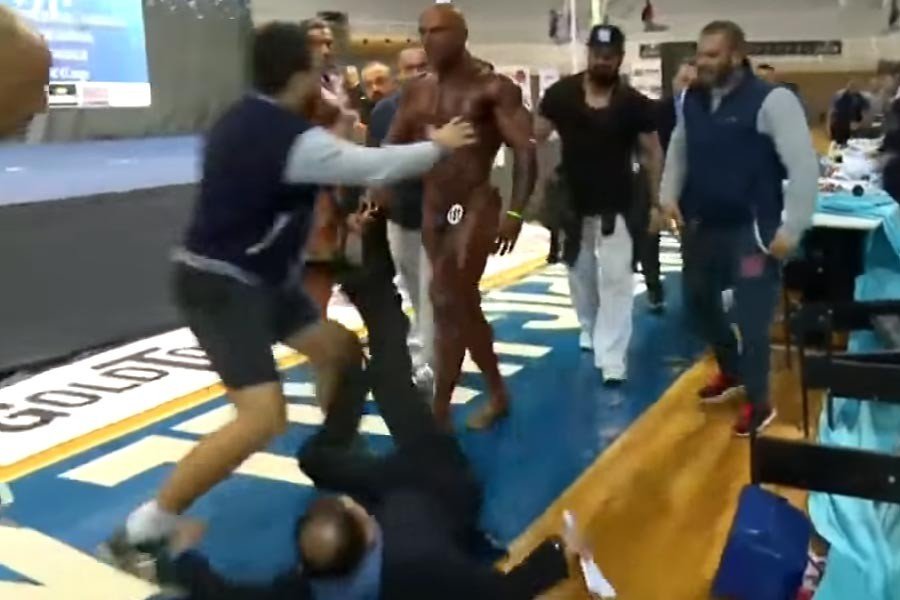 ‘Ελληνας bodybuilder «ξάπλωσε» κριτή