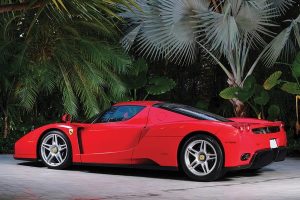 Διάσημος σχεδιαστής μόδας πουλάει την Ferrari Enzo του
