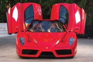 Διάσημος σχεδιαστής μόδας πουλάει την Ferrari Enzo του