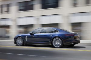 Η βασική έκδοση της νέας Porsche Panamera