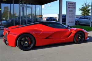 Μεταχειρισμένη Ferrari LaFerrari κοστίζει όσο 10 καινούργιες!